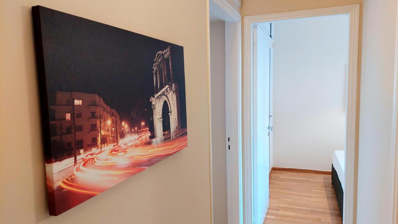 Grand Apartment In Parliament Square Атина Екстериор снимка