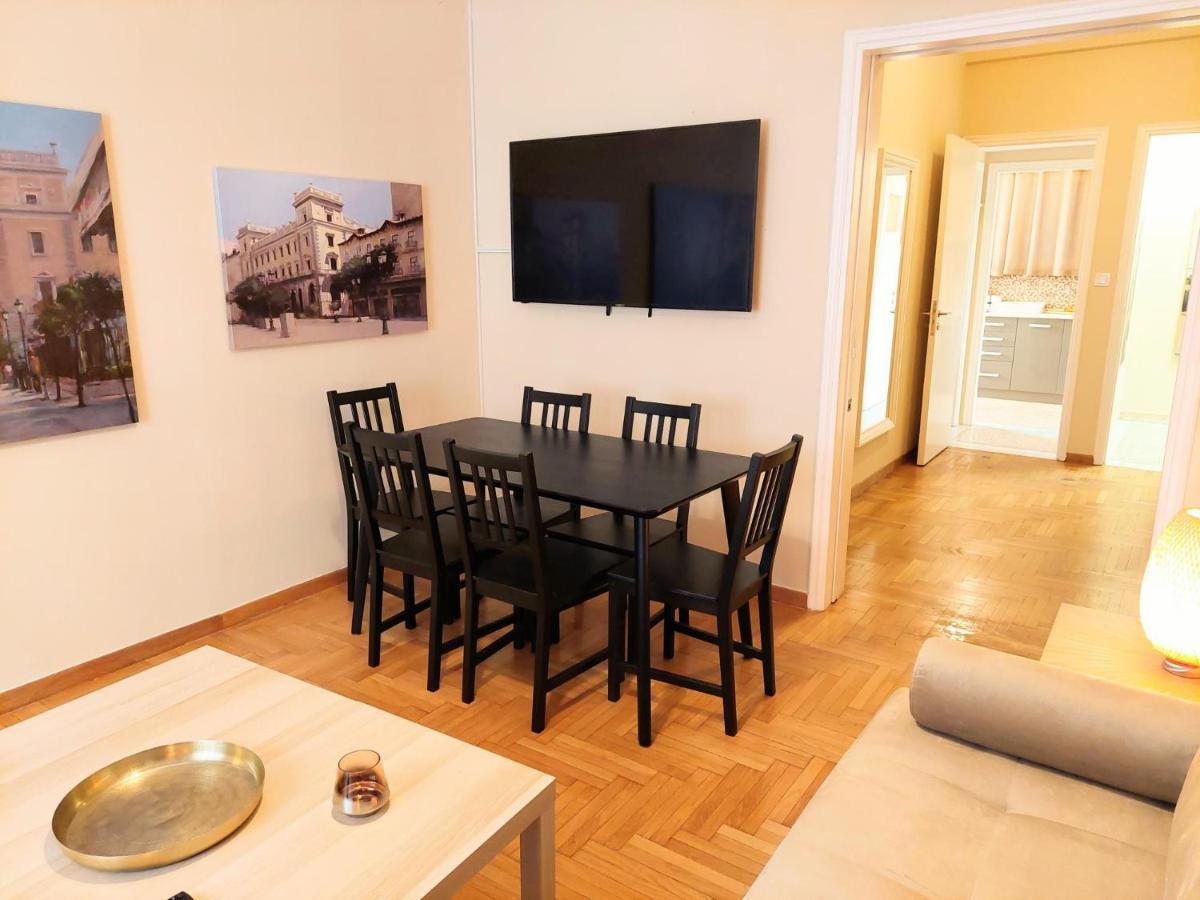 Grand Apartment In Parliament Square Атина Екстериор снимка