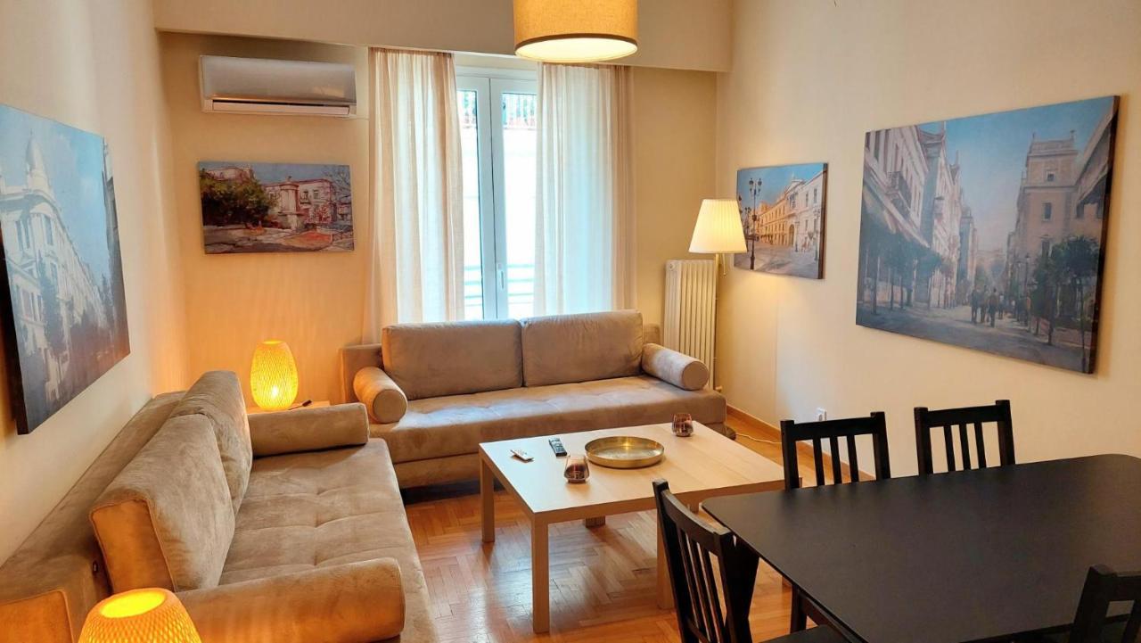 Grand Apartment In Parliament Square Атина Екстериор снимка