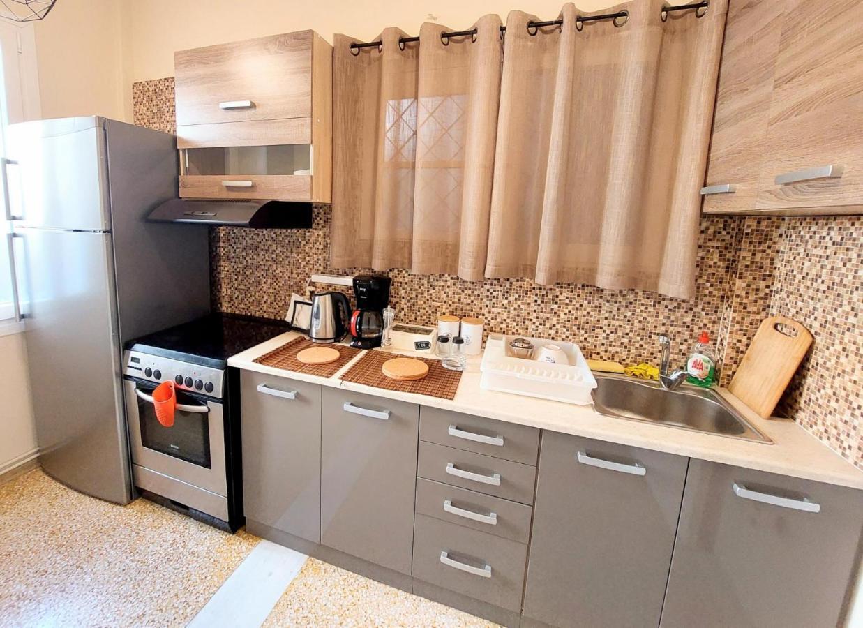 Grand Apartment In Parliament Square Атина Екстериор снимка