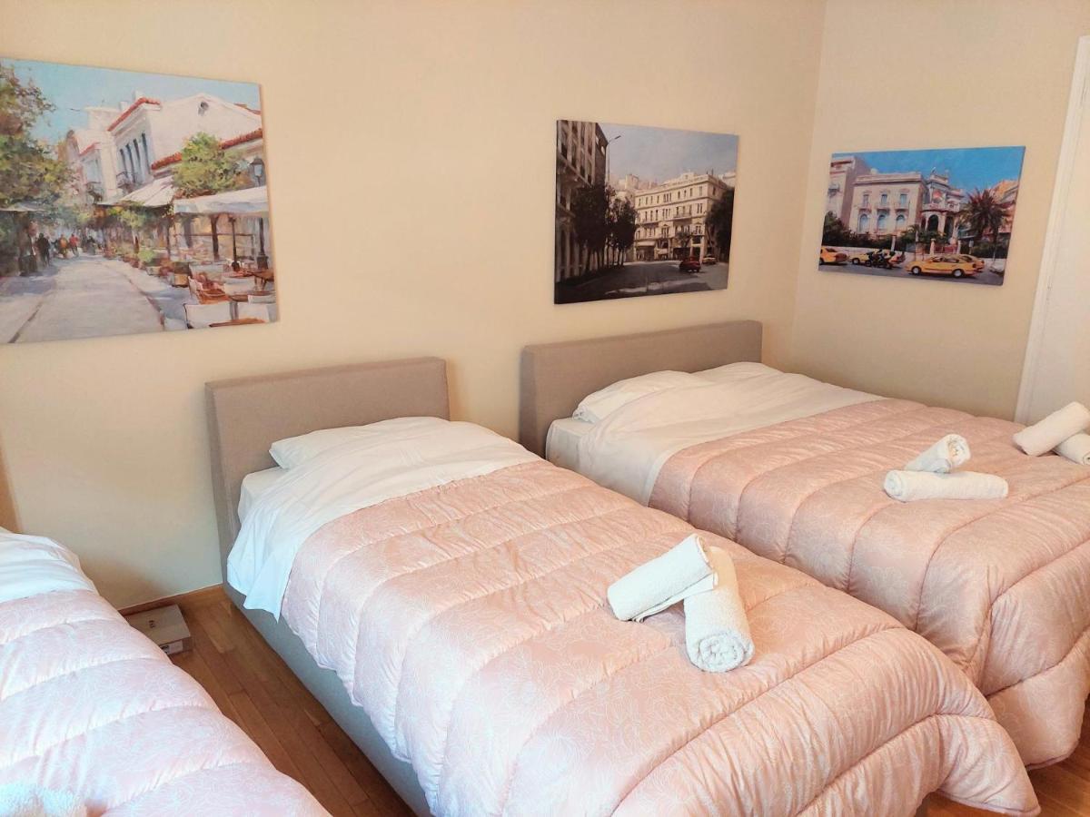 Grand Apartment In Parliament Square Атина Екстериор снимка